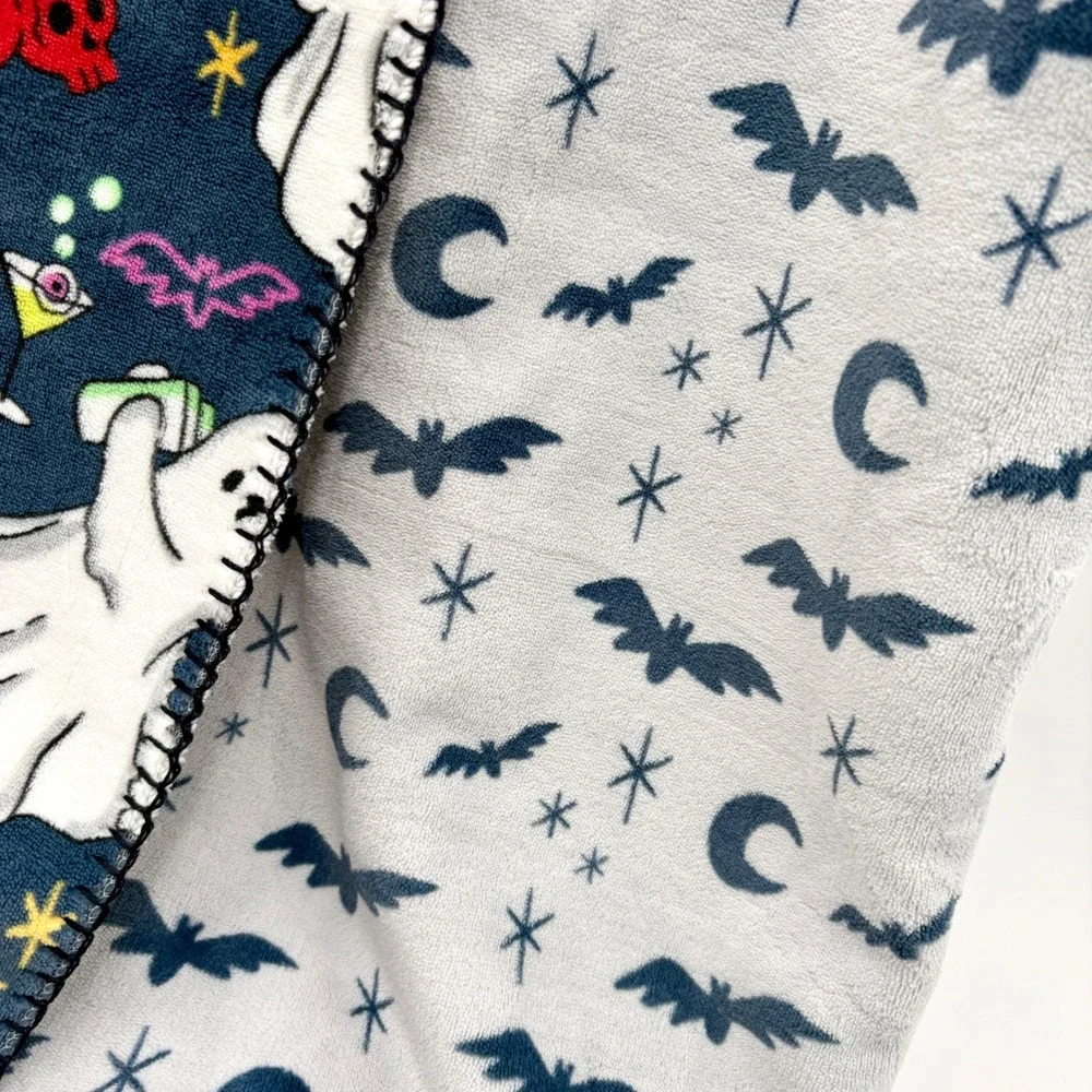 Isaac Mizrahi‎ HALLOWEEN Ghosts Booze Reversible Throw Blanket Spooky Decor Soft